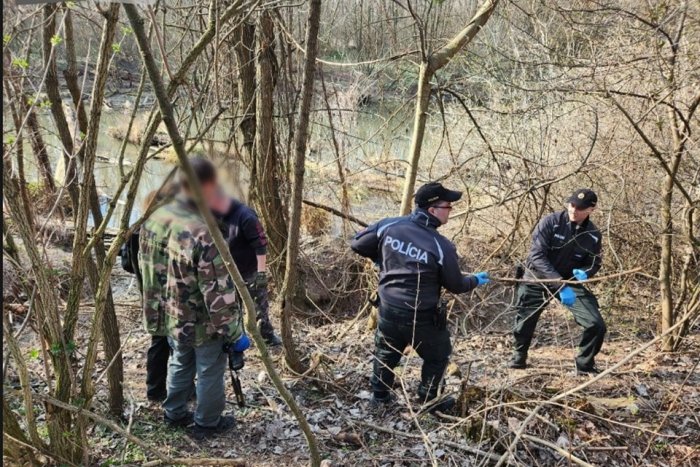 Ilustračný obrázok k článku Policajti obvinili Jozefa zo ZABITIA: Telo zahrabal v lese pri Malom Dunaji