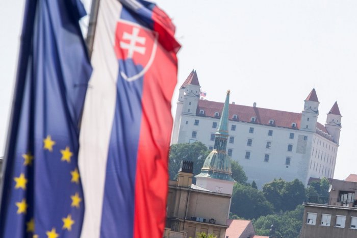 Ilustračný obrázok k článku Dnes si PRIPOMÍNAME nielen Sviatok práce, ale i pamätný deň: Slovensko sa stalo členom EÚ!