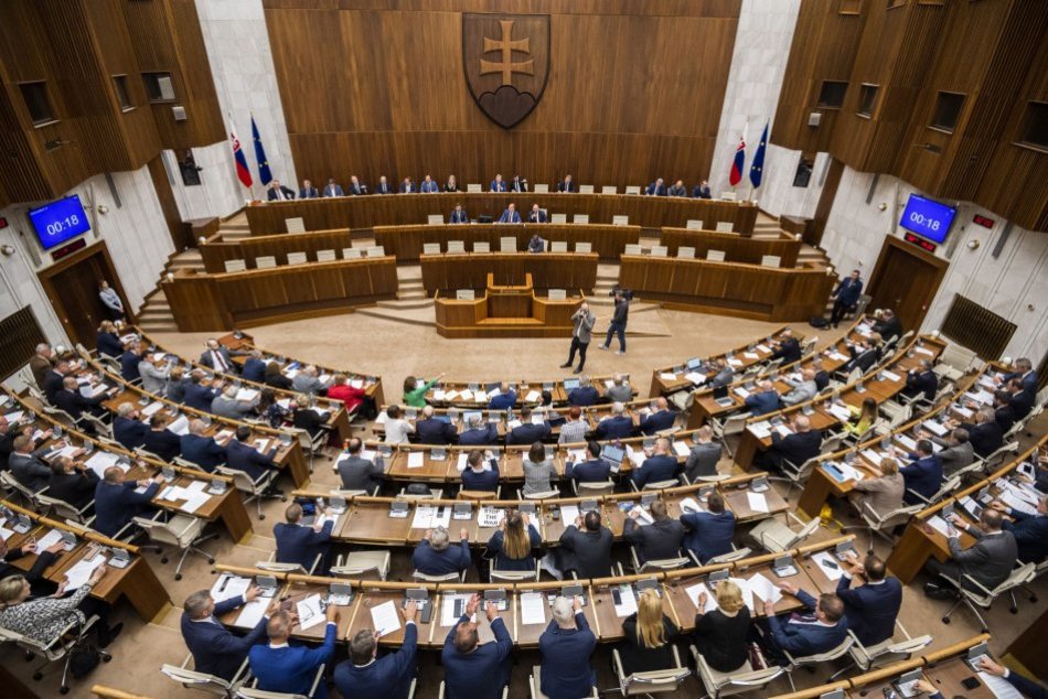 Ilustračný obrázok k článku Parlament začal schôdzu s REKORDNÝM počtom bodov: Trvať môže až do druhej polovice mája