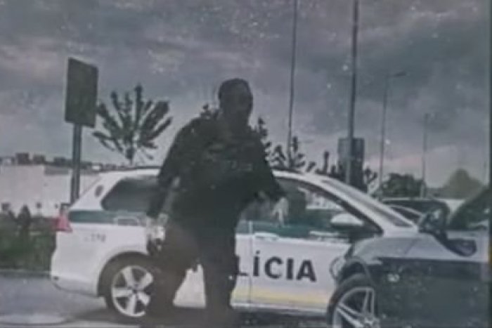 Ilustračný obrázok k článku Opitý vodič policajtov IGNOROVAL: Mužovi museli zablokovať cestu, VIDEO