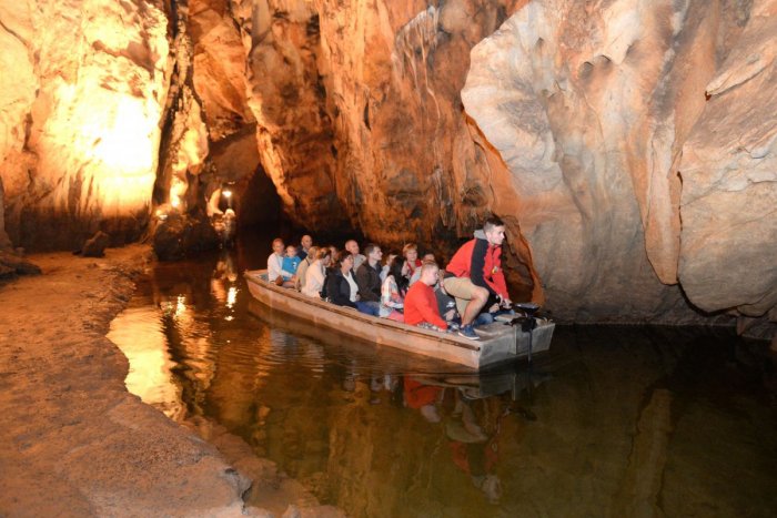 Ilustračný obrázok k článku Plavba v jaskyni Domica je už v prevádzke: K dispozícii je aj ATRAKTÍVNEJŠIA dlhšia trasa