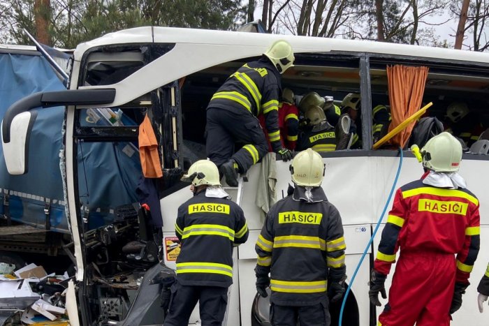 Ilustračný obrázok k článku HROZIVÉ zábery z miesta havárie autobusu: Hlásia 37 zranených aj obeť, FOTO