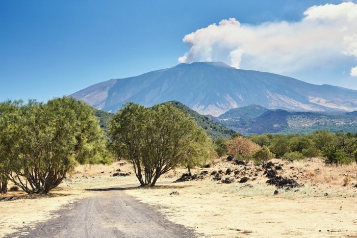 Ilustračný obrázok k článku Sopka Etna VYBUCHLA: Popol zastavil prevádzku letiska v Catanii