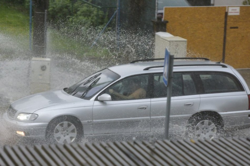 Ilustračný obrázok k článku Prichádza zmena počasia: Nitriansky kraj varujú pred BÚRKAMI s krúpami