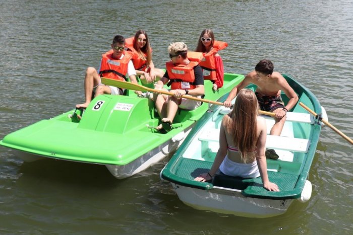 Ilustračný obrázok k článku Užite si letnú zábavu pri vode: Obľúbená atrakcia v Nitrianskom kraji je OTVORENÁ