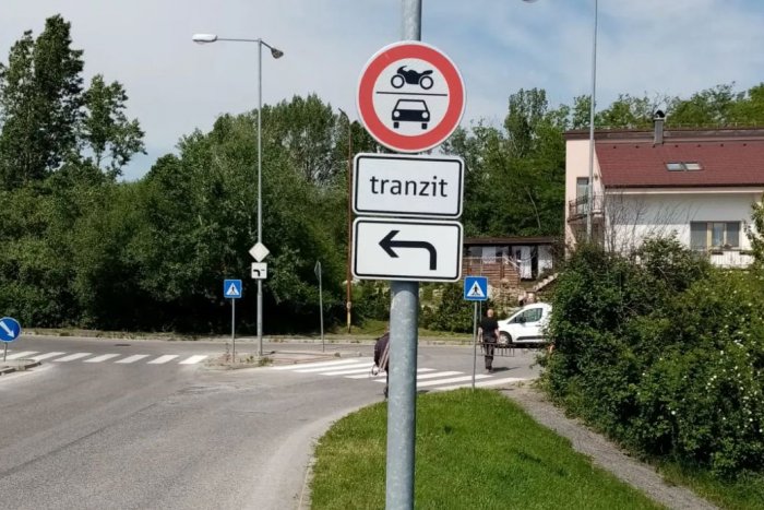 Ilustračný obrázok k článku DÔLEŽITÁ informácia pre šoférov: Nové značky zakazujú tranzit cez TIETO ulice!