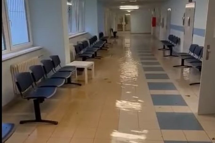 Ilustračný obrázok k článku BÚRKA napáchala škody aj v nemocnici: POZRITE, ako sa voda valila po chodbách!