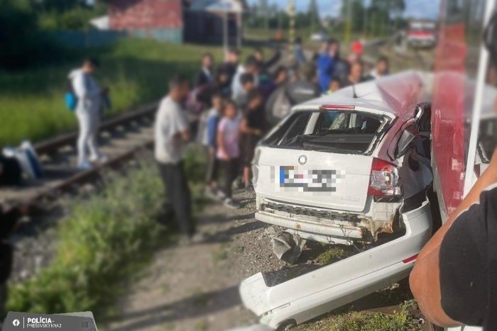 Ilustračný obrázok k článku HROZIVÁ nehoda auta s vlakom vo Veľkej Lomnici: Z miesta hlásili zranené osoby!