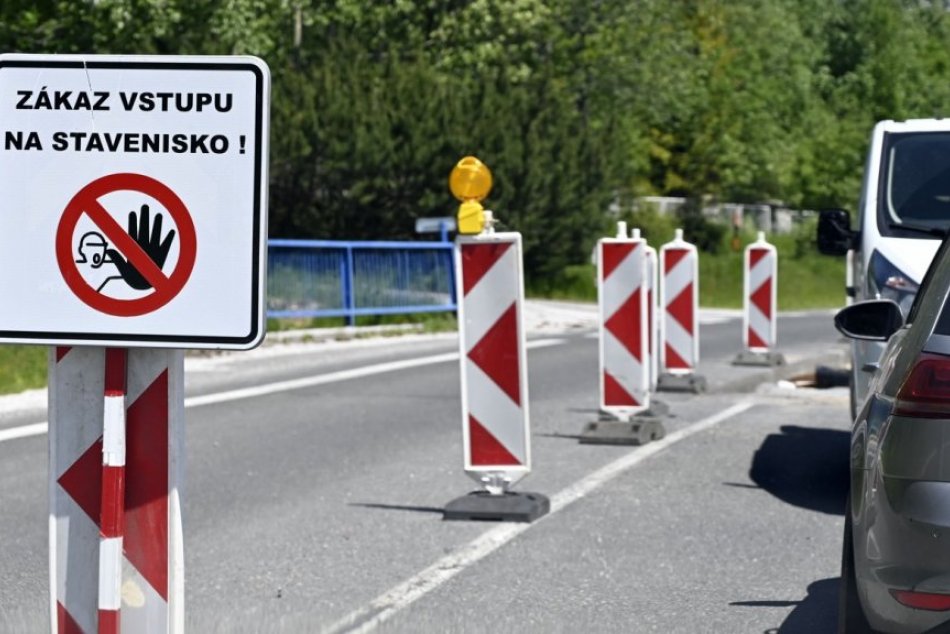 Ilustračný obrázok k článku V Nitrianskom kraji opravia 24 úsekov ciest: Práce budú stáť vyše 5 MILIÓNOV eur