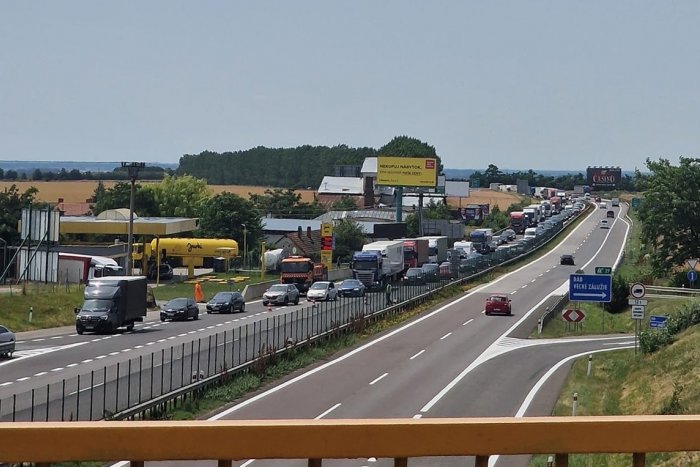 Ilustračný obrázok k článku R1 pred Nitrou museli UZATVORIŤ: Pred odpočívadlom sa zrazili TRI autá