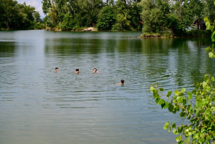 Ilustračný obrázok k článku Víkend pri vode: TIETO lokality v Nitrianskom kraji sú vhodné na KÚPANIE