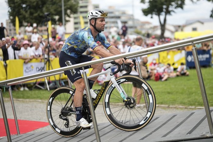 Ilustračný obrázok k článku Cavendish už rekord NEPREKONÁ: Na Tour de France spadol a musel ODSTÚPIŤ