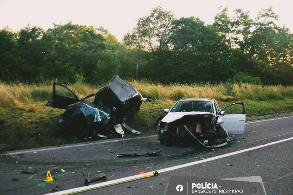 Ilustračný obrázok k článku Tragický záver víkendu smerom na Lučenec: Po zrážke áut zomreli 2 osoby, FOTO