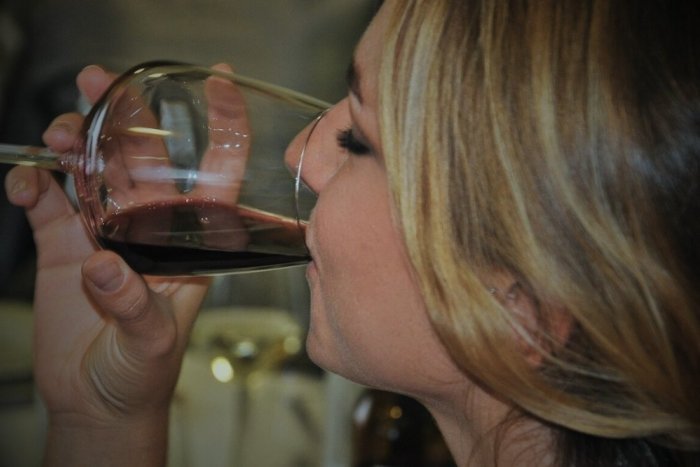 Ilustračný obrázok k článku Je hodnotenie vín iba FRAŠKA? Someliér NACHYTAL porotu medzinárodnej súťaže