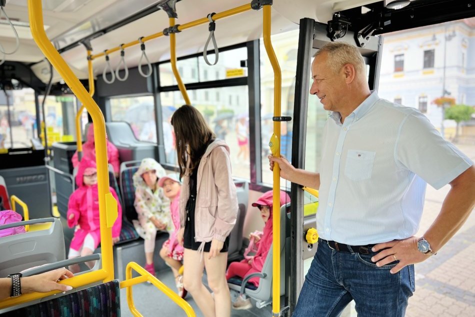 Ilustračný obrázok k článku Bystrica má 16 nových autobusov MHD: Vybavené sú USB nabíjačkami aj WIFI pripojením, FOTO