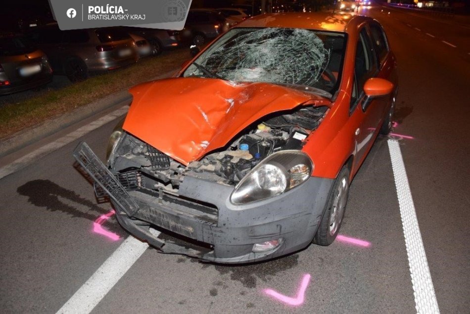 Ilustračný obrázok k článku Obrovská TRAGÉDIA v Petržalke: Muž prechádzal mimo priechodu, zrazilo ho auto, FOTO