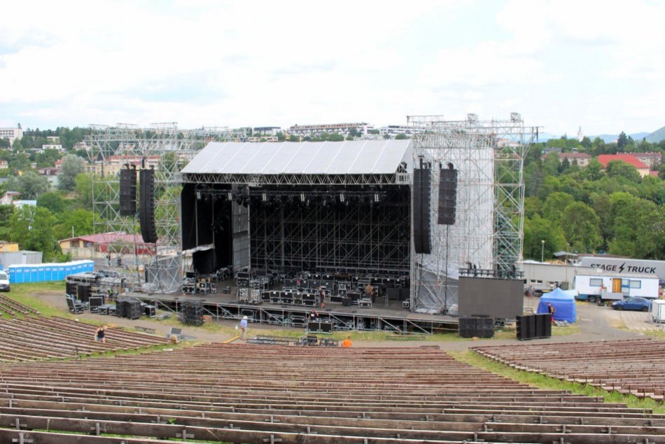 Ilustračný obrázok k článku AMFITEÁTER navštívil manažér Deep Purple: Padli slová, na ktoré mnohí čakali