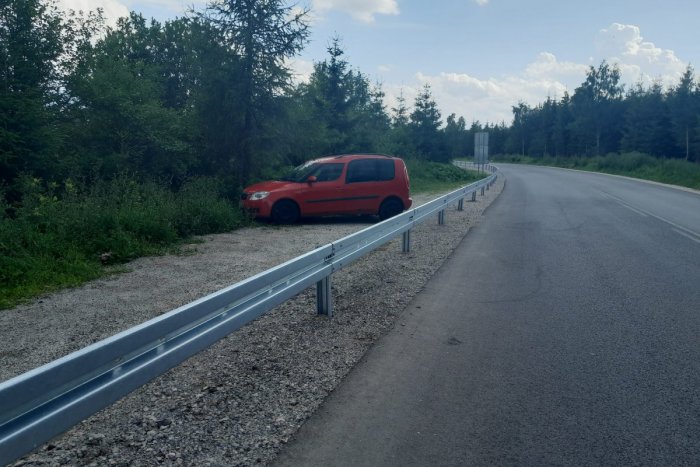 Ilustračný obrázok k článku KURIOZITA z Tatier: Cestári nemali ZĽUTOVANIE, zle odstavené auto odrezali "od sveta"! FOTO