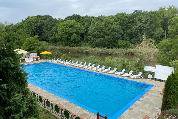 Ilustračný obrázok k článku V Kesove OTVORILI zrekonštruovaný bazén pri jazere: Na kúpalisku je od roku 1958