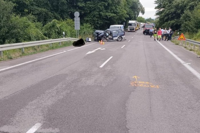 Ilustračný obrázok k článku SMUTNÝ piatkový večer pri Trenčíne: Pri vážnej nehode troch áut zomreli dvaja ľudia