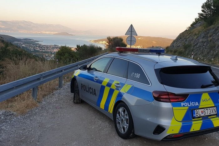 Ilustračný obrázok k článku Slovenskí policajti v Chorvátsku: Dovolenkárom pomáhajú riešiť aj SPORY pri ubytovaní