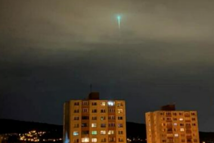 Ilustračný obrázok k článku Ľudia v Bratislave spozorovali zvláštny úkaz na oblohe: Vysvetlenie je bizarné, FOTO