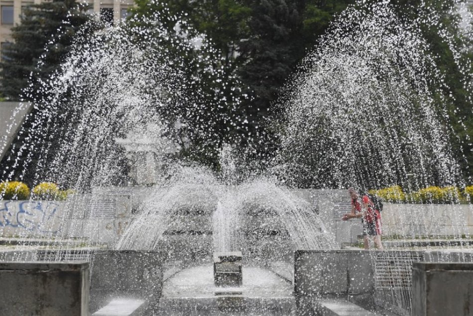 Ilustračný obrázok k článku Prešovská fontána je mimoriadne obľúbená: Z osvieženia sa tešia najmä mladší, FOTO