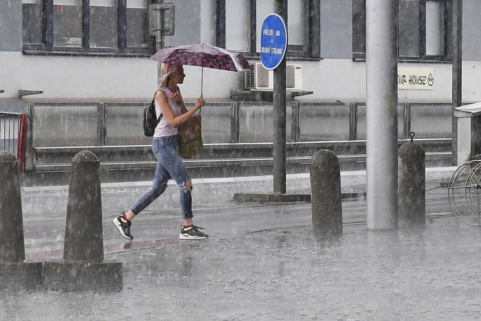 Ilustračný obrázok k článku Vyťahujte dáždniky, na Slovensko prichádza LEJAK: Pršať môže aj niekoľko hodín!