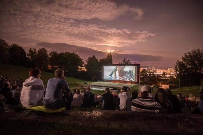 Ilustračný obrázok k článku Zásadná zmena pre divákov: Letné kino Pocity sa bude konať na NOVOM mieste v Prešove