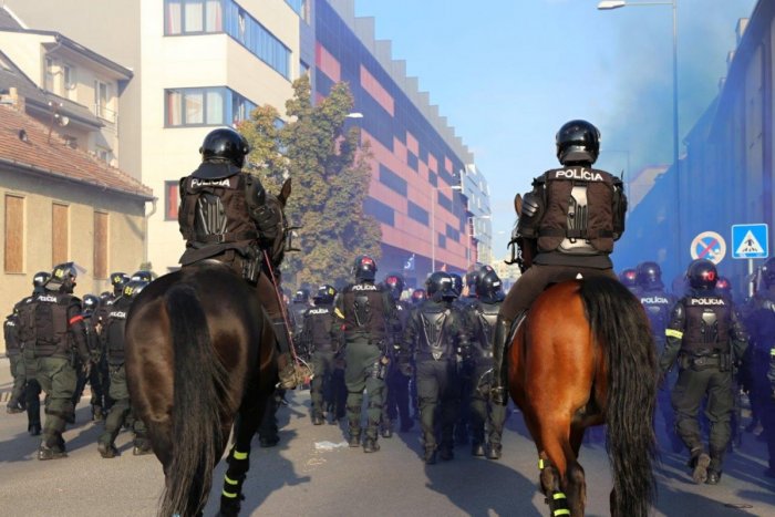 Ilustračný obrázok k článku Trnava bude kvôli rizikovému zápasu plná policajtov: Pripravte sa na OBMEDZENIA