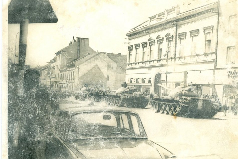 Ilustračný obrázok k článku Tanky, vojaci a strach v uliciach Nitry: Desivé spomienky na august 1968, FOTO