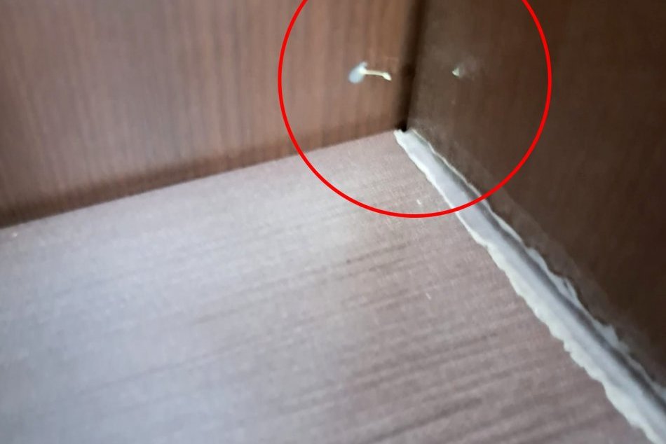Ilustračný obrázok k článku POZOR, zlodeji bytov majú nový TRIK: Neboli aj u vás? Skontrolujte si dvere! FOTO