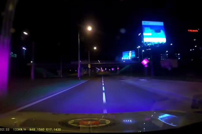 Ilustračný obrázok k článku Policajti NAHÁŇALI nadrogovaného motorkára: Po Bratislave sa rútil ŠIALENE rýchlo! VIDEO
