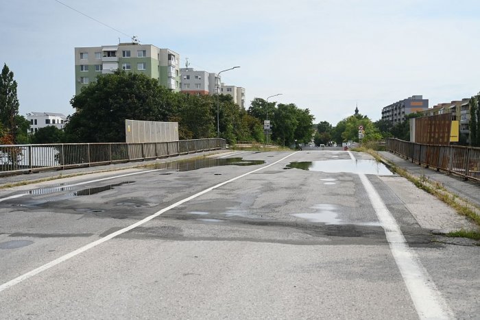 Ilustračný obrázok k článku Na most v Seredi sa vrátia ľudia: Otvoria ho pre  chodcov aj cyklistov
