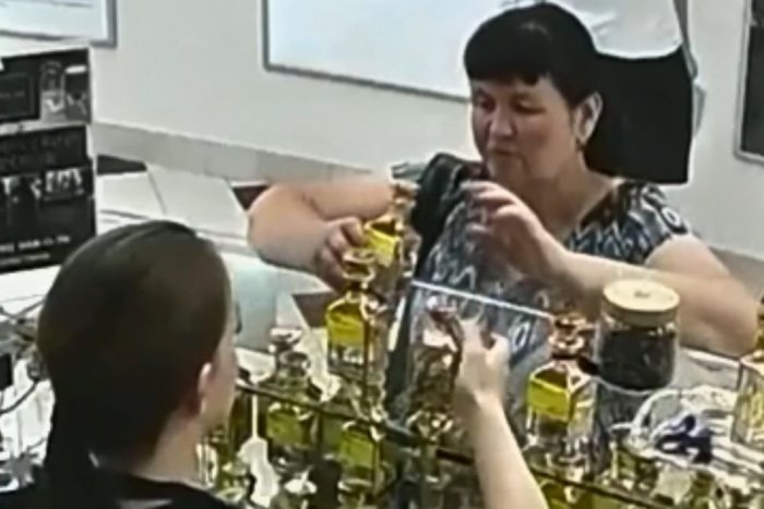 Ilustračný obrázok k článku KURIOZITA DŇA: Zákazníčka testovala parfumy, zrazu do seba jeden kopla ako pohárik vodky!