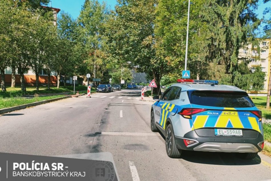 Ilustračný obrázok k článku AKTUALITA od policajtov: Z jednej z bystrických ulíc treba PREPARKOVAŤ autá, FOTO