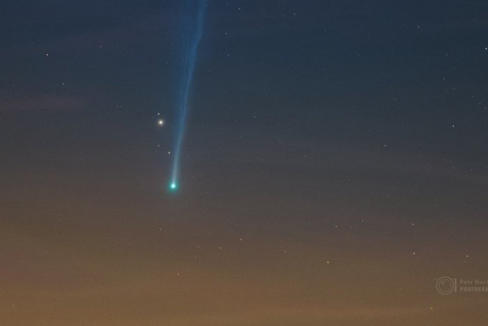 Ilustračný obrázok k článku Petr zachytil TOP úlovok: V Záhradnom pri Prešove vznikol NÁDHERNÝ záber novej kométy