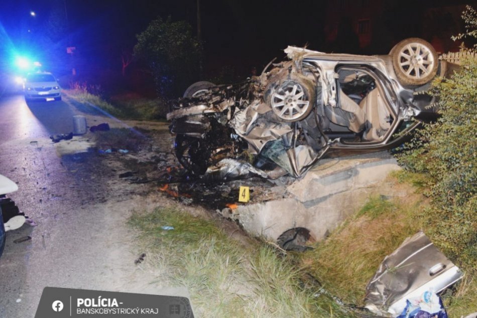 Ilustračný obrázok k článku TRAGICKÁ nehoda na Horehroní: Auto skončilo na streche, zistenie polície ŠOKUJE, FOTO