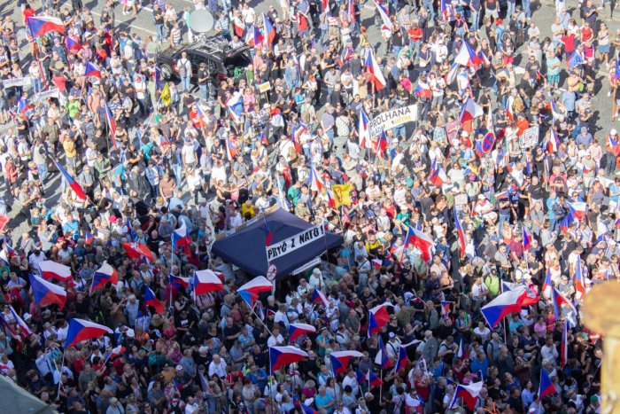 Ilustračný obrázok k článku Divočina v Česku: Ľudia vyšli do ulíc, organizátor protestov chce ísť cestou Orbána, FOTO