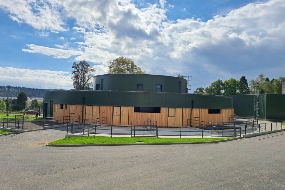 Ilustračný obrázok k článku Má pavilón na ustajnenie zvierat i garáže s učebňou: V Kežmarku vznikla minifarma, FOTO