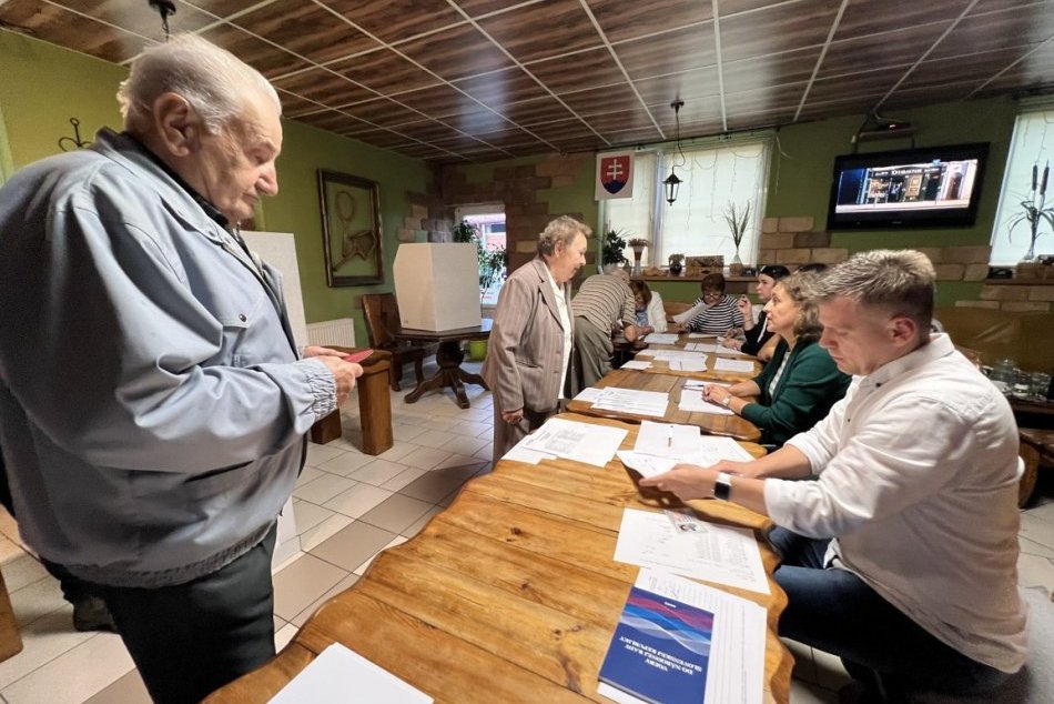 Ilustračný obrázok k článku KURIOZITA počas volieb: V Prešove ľudia odovzdávali hlasy aj v miestnej krčme, FOTO