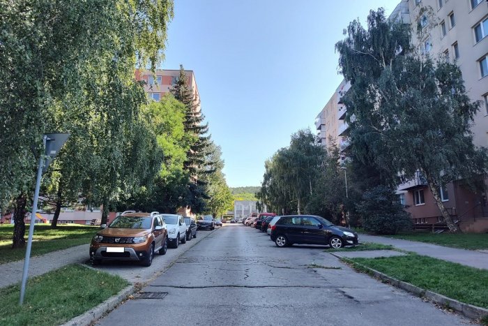 Ilustračný obrázok k článku O pár dní sa začnú práce na Borodáčovej ulici: Pribudne viac miest na parkovanie