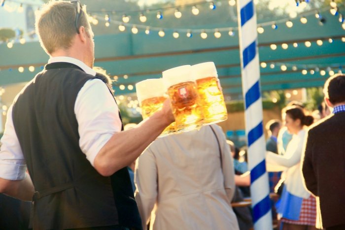 Ilustračný obrázok k článku V Trnave sa bude konať Októberfest: Chýbať nebudú litrové krígle na pivo