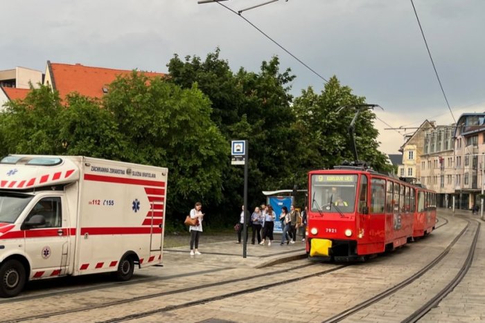 Ilustračný obrázok k článku NEŠŤASTIE v Bratislave: Muža zrazila električka, zomrel na mieste nehody