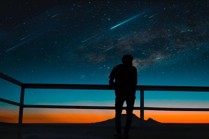 Ilustračný obrázok k článku Zodvihnite hlavu k oblohe: Na nočnom nebi môžete pozorovať METEORICKÝ roj!