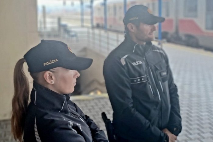 Ilustračný obrázok k článku Krajskí policajti si posvietia na VYBRANÉ vlaky: Rozhodli sa v nich POSILNIŤ hliadky