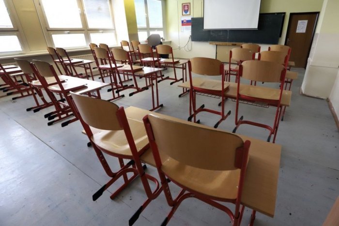 Ilustračný obrázok k článku Počet chorých opäť stúpol: V Nitrianskom kraji museli zatvoriť viacero škôl