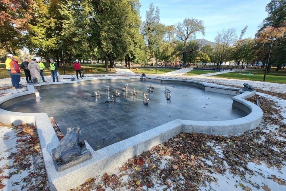 Ilustračný obrázok k článku Historická Žabia fontána v parku je opäť funkčná: Vodník je na novom mieste, FOTO