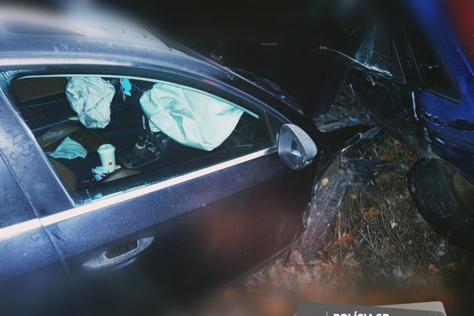 Ilustračný obrázok k článku Zábery z miesta nehody sú DESIVÉ: Mladík to napálil do zaparkovaného auta, FOTO