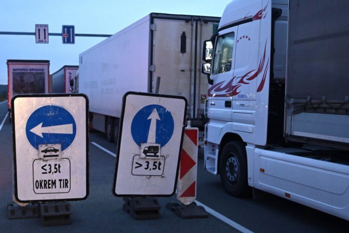 Ilustračný obrázok k článku Dianie na východnej hranici: Slovenskí autodopravcovia chystajú na VÝSTRAHU hodinovú blokádu!